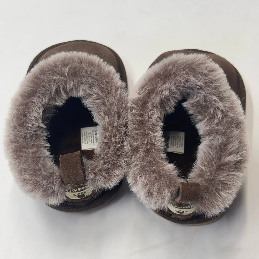 BEARPAW child’s brown Booties With Fur 0/6 months